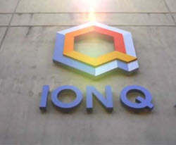 ionq building logo2